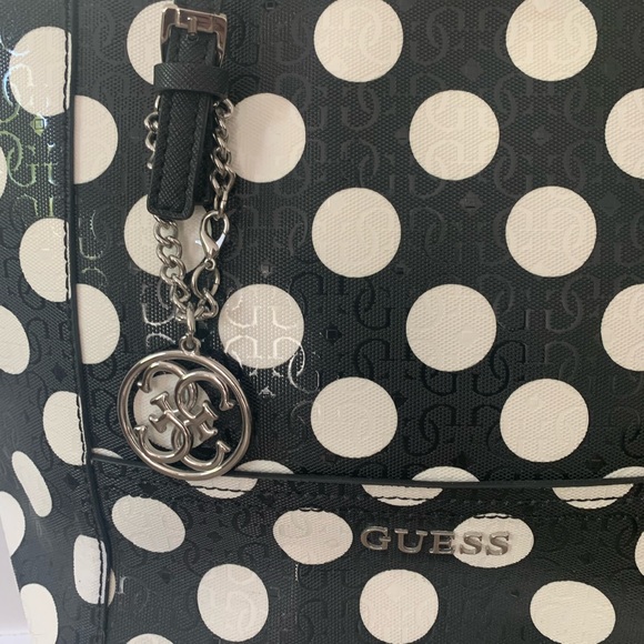 Guess purse - Picture 3 of 6